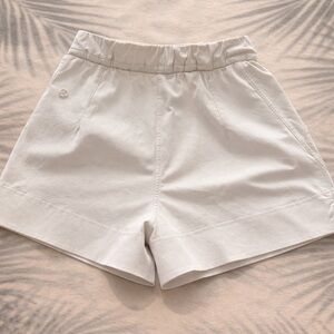 Lululemon Cinchable Waist High-Rise Woven Short 3.5"